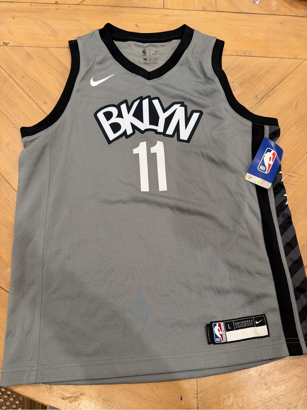 Nike BKLYN #11 Irving Gray NBA Jersey Youth Large NWT